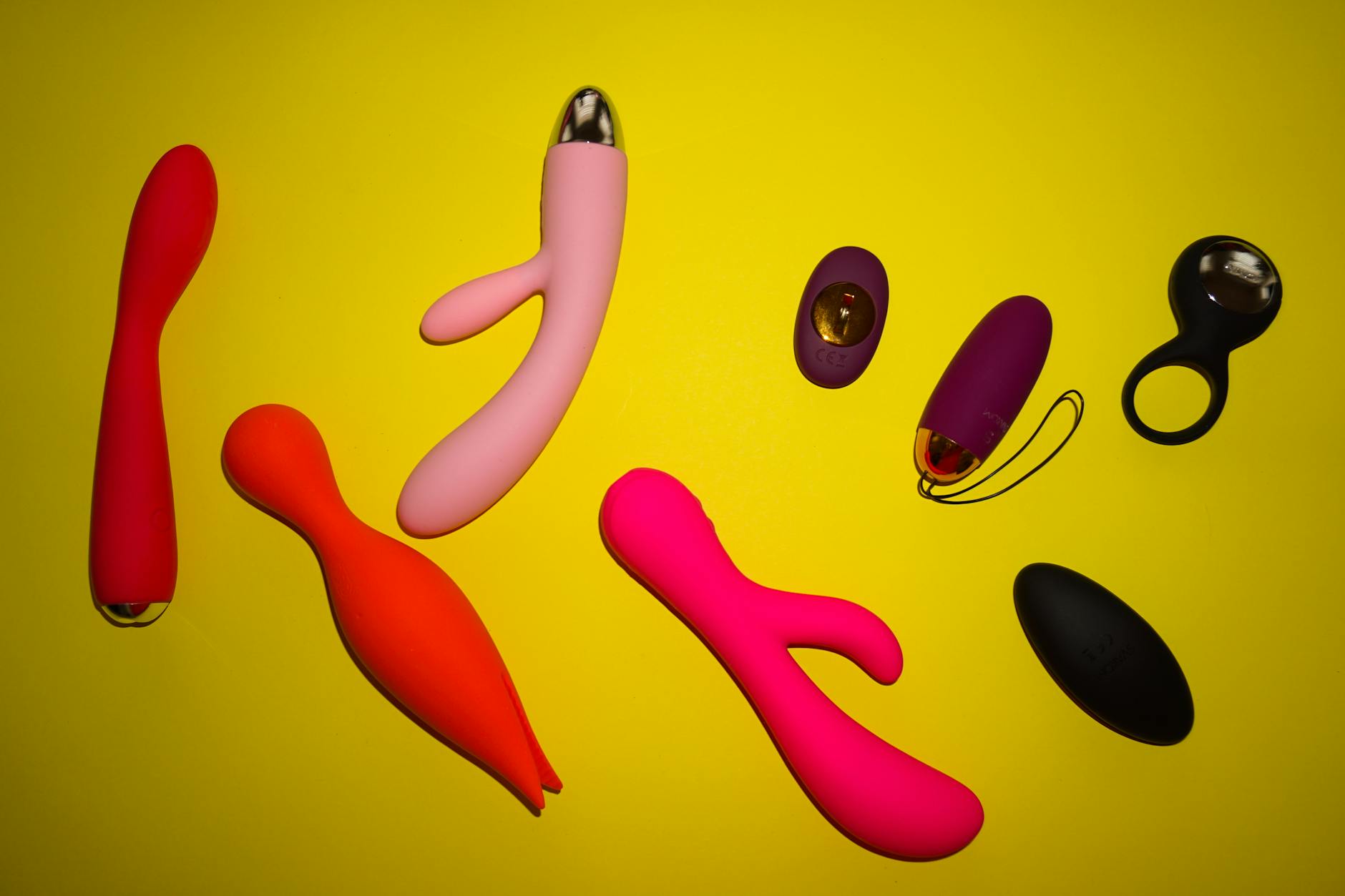 Hands holding a Lemon clitoral vibrator together against a soft background, showing shared control and intimacy
